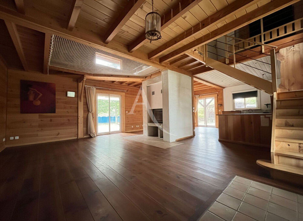 Vente Maison Grande maison familiale de 185m² avec studio indépendant sur plus de 2300m² de terrain ! Saint sulpice la pointe