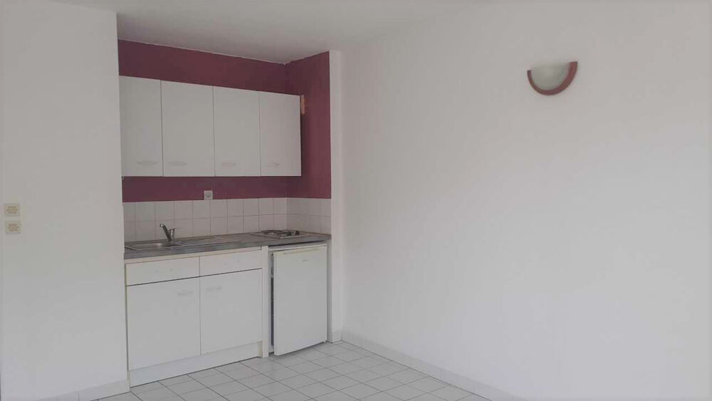 Location Appartement NIMES CENTRE/LYCEE DHUODA - RUE HENRI IV - STUDIO 21.32 M2 AU 1ER ETAGE Nimes