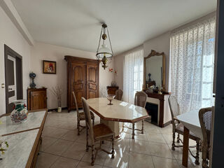  Villa à vendre 15 + pièces 310 m²