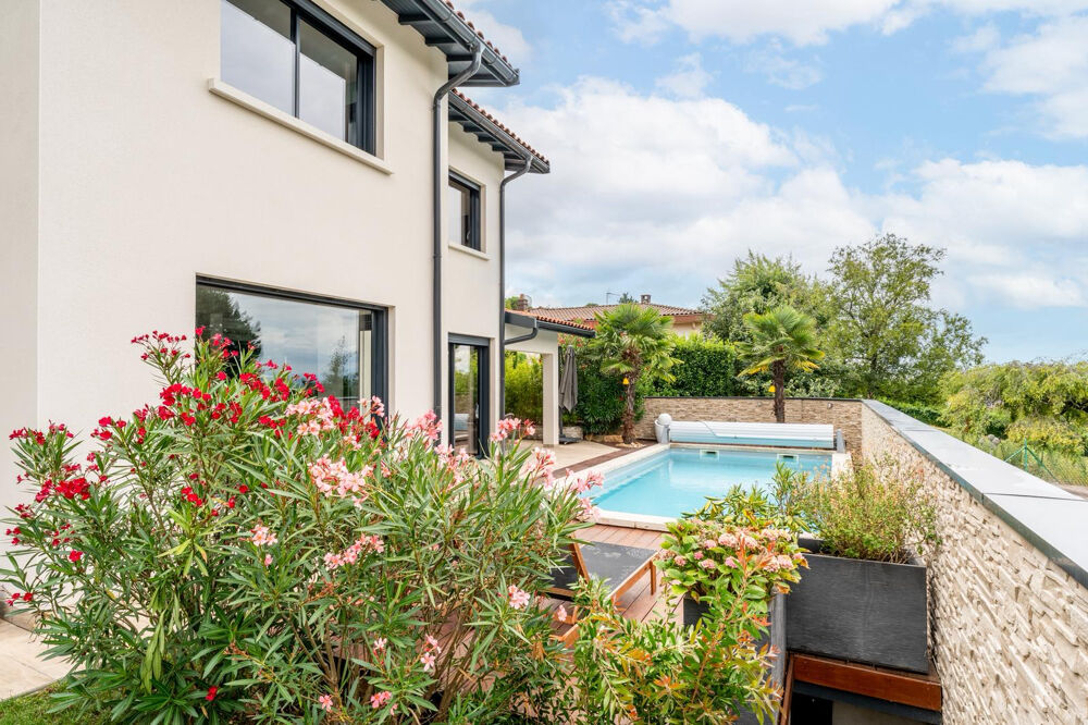Vente Maison SAINT-CYR-AU-MONT-D'OR - MAISON FAMILIALE RÉNOVÉE AVEC VUE FOURVIÈRE, PISCINE ET STUDIO INDÉPENDANT Saint cyr au mont d or