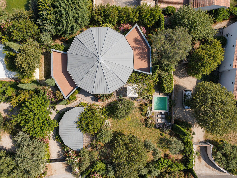 LES ANGLES , UNE MAISON BIOCLIMATIQUE INSPIRÉE DU « PHARE DU BOUT DU MONDE