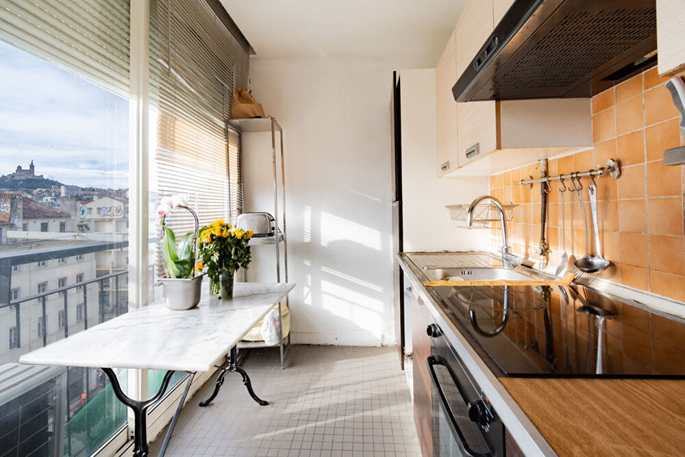 Appartement Marseille 1 pièce(s) 32 m2 - Vue Notre Dame de la Garde