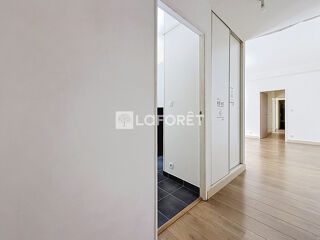  Appartement à louer 3 pièces 77 m²