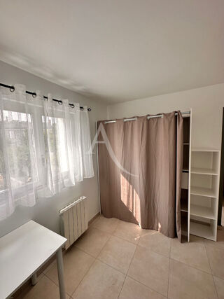  Appartement à louer 4 pièces 77 m²