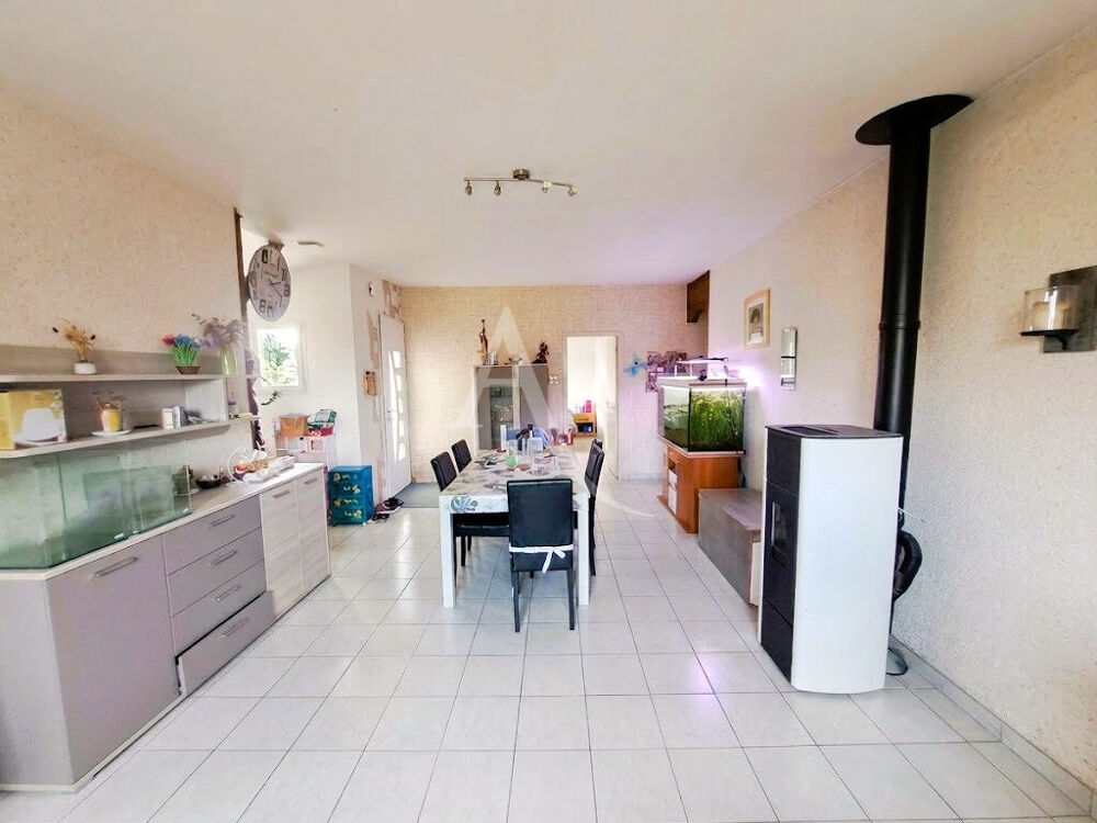 Vente Maison À VENDRE ? Maison de plain-pied de 90 m² à MONTOURNAIS Montournais
