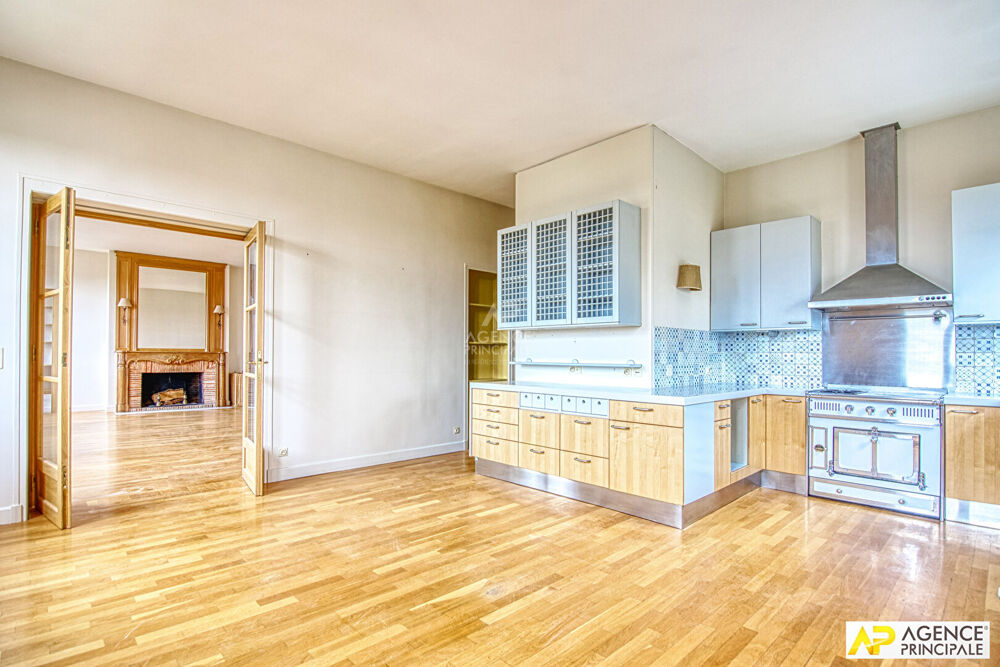 Vente Appartement Versailles Glatigny Appartement d'exception 6 pièces duplex 184.40 m²  situé au 1er et dernier étage d'une propriété divisée. En Versailles