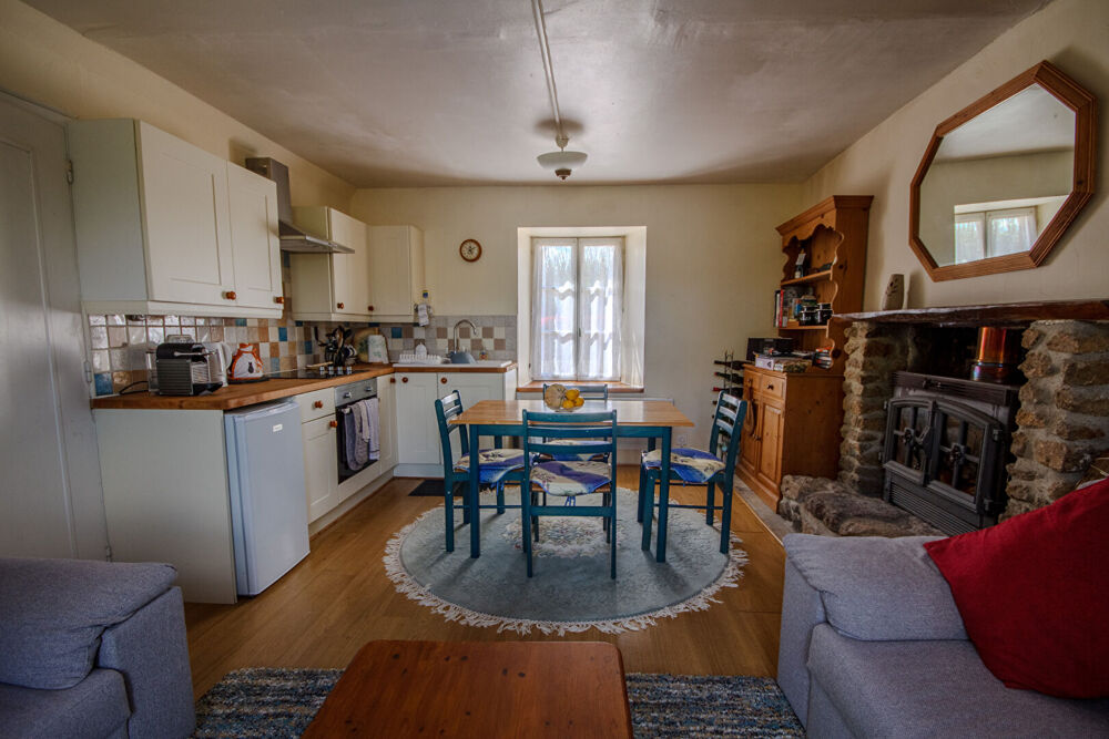 Vente Maison Mayenne : charmante maison mitoyenne de campagne de 2/3 chambres, jardin clos, garage Lassay les chateaux