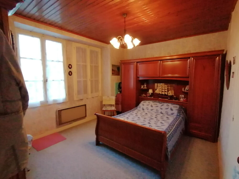 Vente Maison Maison en pierre de 1795 ? Plain-pied, dépendance de 40 m², terrain 632 m² ? Fort potentiel ! Razac sur l isle
