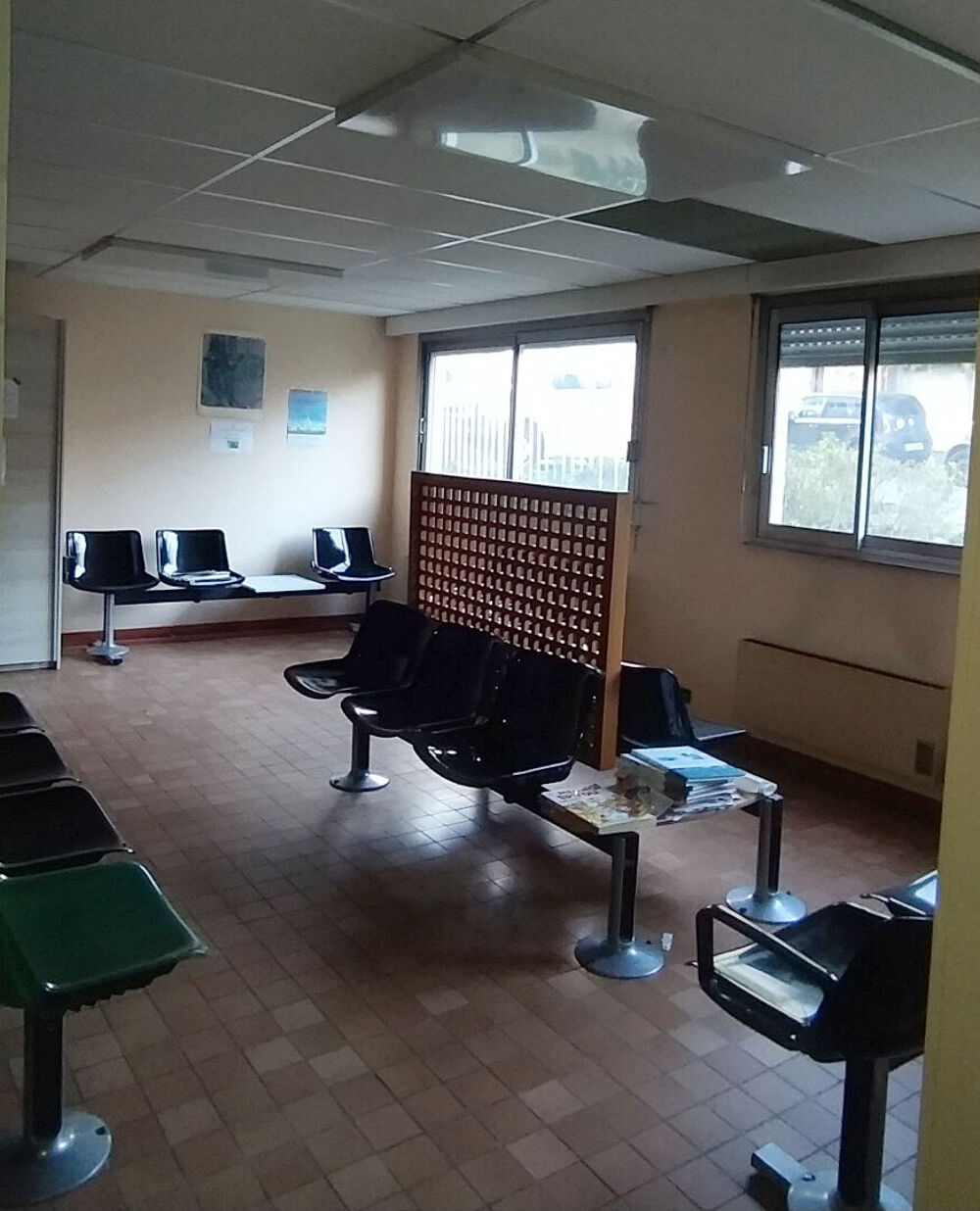   Thorigny sur Marne Local d'activit 7 pices 164.04 m 