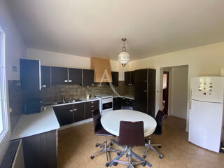  Maison  vendre 9 pices 