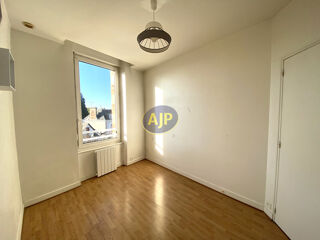  Appartement à louer 4 pièces 75 m²