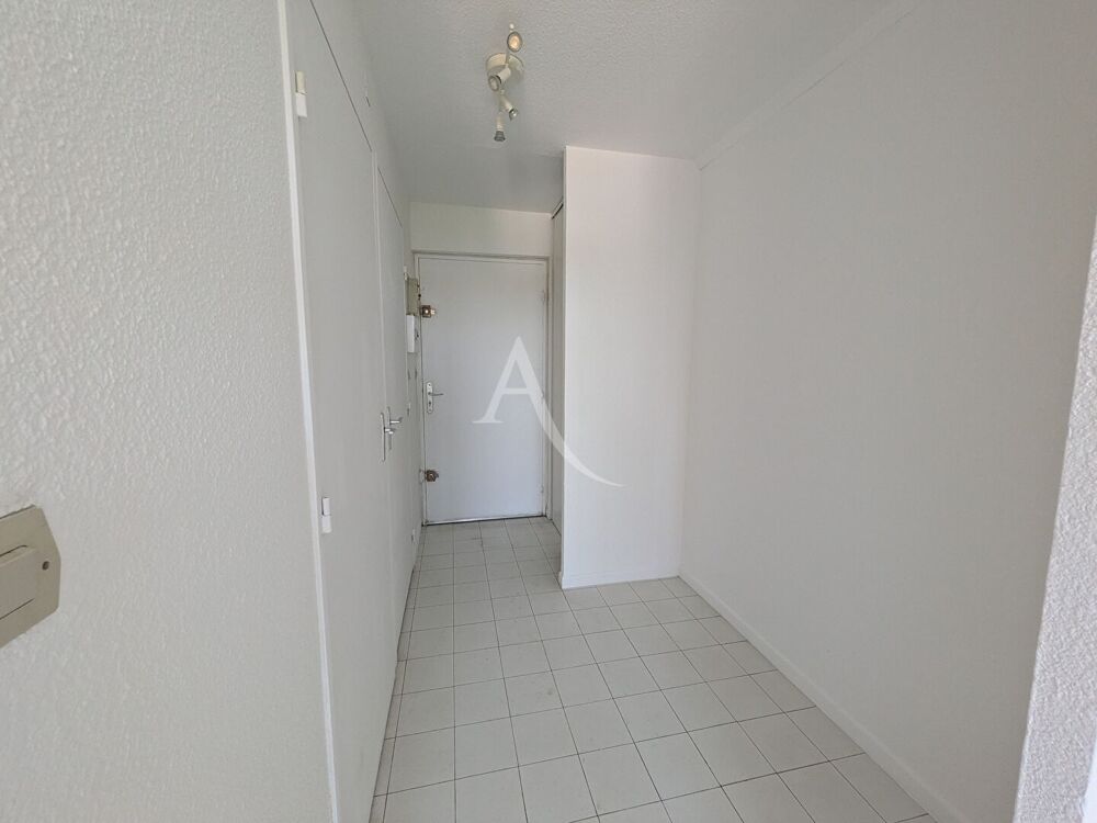 Location Appartement A LOUER - à l'année - studio avec place de parking Balaruc les bains