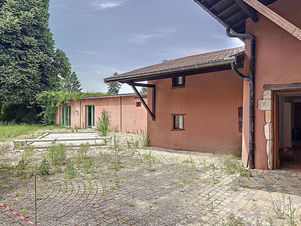 Vente Maison Maison  de 280 m² et 170 m² de dépendances à rénover Pusignan