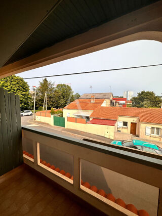  Appartement à louer 4 pièces 77 m²