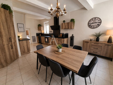   MAISON DE VILLAGE AVEC BEAUX VOLUMES ET FORT POTENTIEL,  4 CHAMBRES Maison - 6 pi�ce(s)