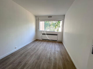  Appartement à louer 4 pièces 79 m²