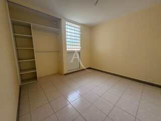  Appartement à louer 4 pièces 82 m²