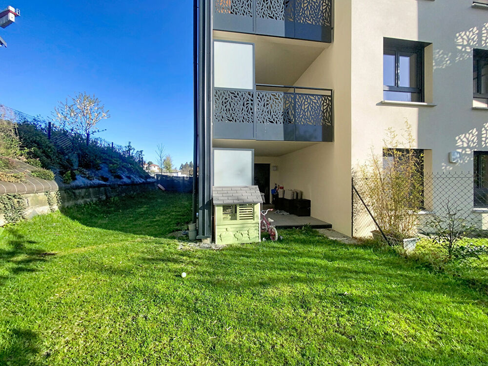 EXCLUSIVITE ! Appartement récent Yssingeaux en rdc avec petit extérieur , garage