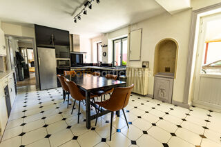  Maison  vendre 10 pices 360 m