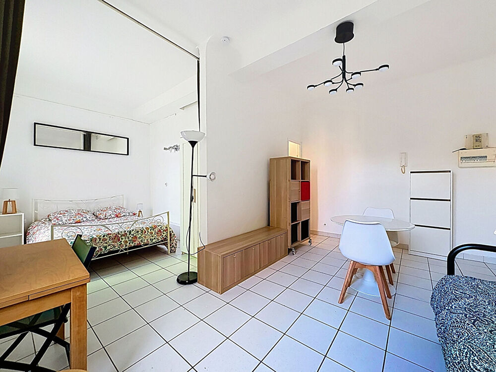 Vente Appartement Appartement Avignon intramuros 2 pièces, 1er étage, grande terrasse Avignon