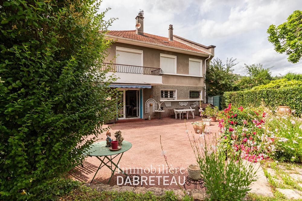 Vente Maison Maison Bron 8 pièce(s) 246 m2 Bron