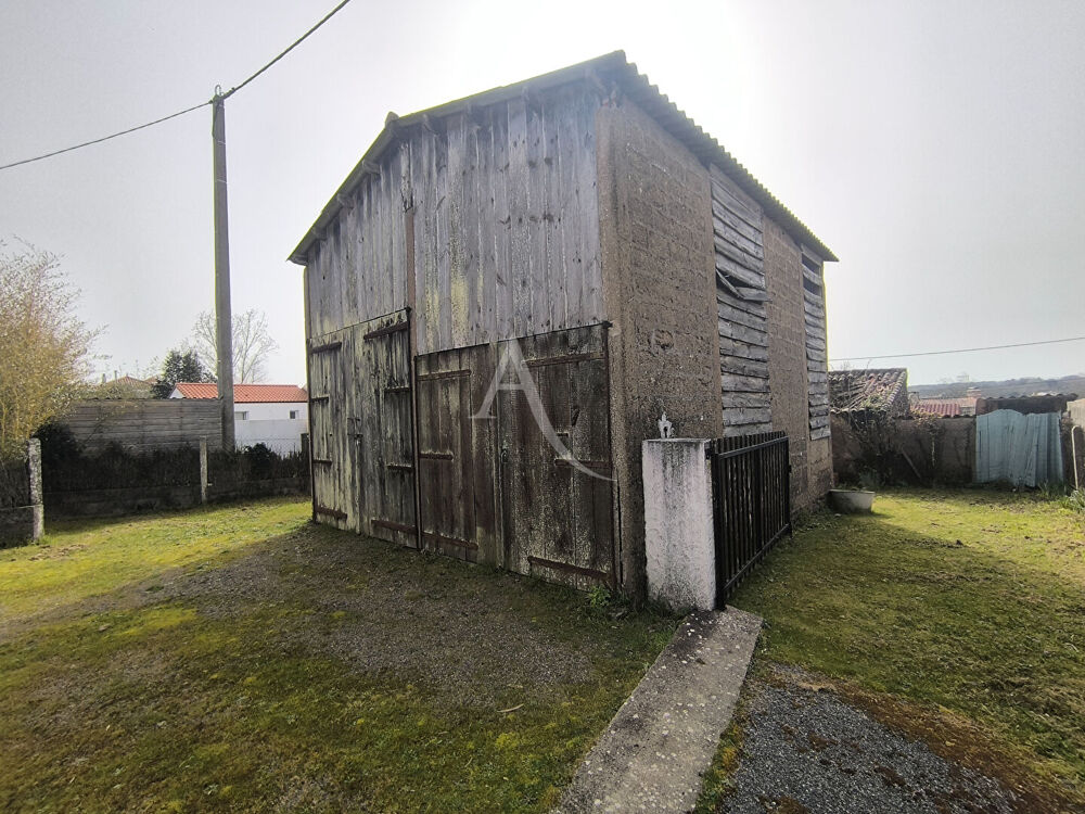 Vente Terrain Amoureux de la pierre et de l'ancien, ce bien est fait pour vous ! Talmont saint hilaire