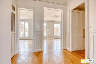 Vente Appartement Versailles Notre-Dame Les Prés appartement 4 pièces 104m²  situé au 2ème étage avec ascenseur Versailles