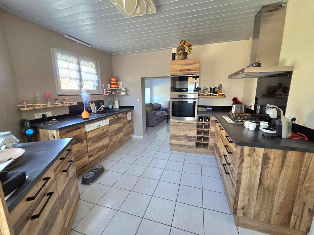 Vente Appartement APPARTEMENT 5 PIECES 94.13 m2 GARAGE ET TERRAIN PRIVATIF  189000 EUROS Ferrieres le lac