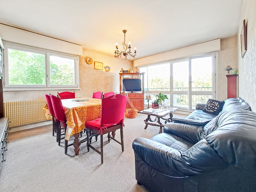 Appartement Arpajon de 4 pièces de 86 m2 avec 3 chambres, cave et terrasse.