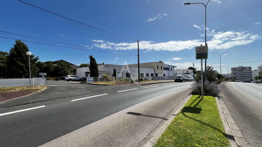   Local commercial Royan 577 m2 avec 29 parkings en plein centre de Royan 