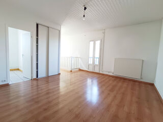  Appartement à louer 1 pièce 32 m²