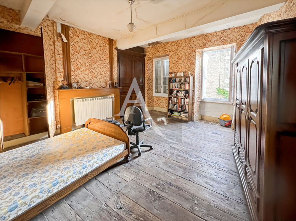 IMMEUBLE EN PIERRES au coeur d'une bastide