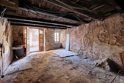 A VENDRE EN EXCLUSIVITE ! Local de 36 m&sup2; + 65m&sup2; de cave au coeur du village de LORGUES 54000 83510 Lorgues