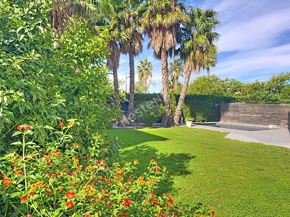 Maison 8 pièces 300 m² · à Six Fours les Plages · 300 m² · 2 100 000 €