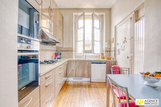 Vente Appartement Versailles Saint-Louis Appartement 5 pièces 117.37 m² carrez situé au 1er étage d'un immeuble 18ème Versailles