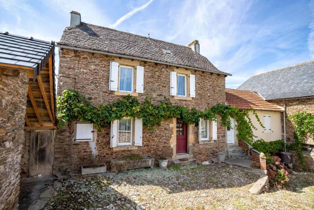 15 Km CONQUES- BEAU CORPS DE FERME -140 m2-1,6 Ha-