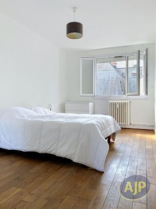  Appartement à louer 3 pièces 77 m²