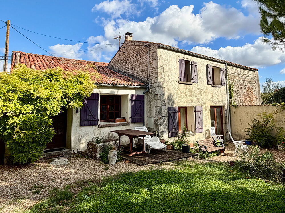 Vente Maison Belle Charentaise,  4 chambres, à 4 km de Aunlay-de Saintonge - au calme Saint mande sur bredoire