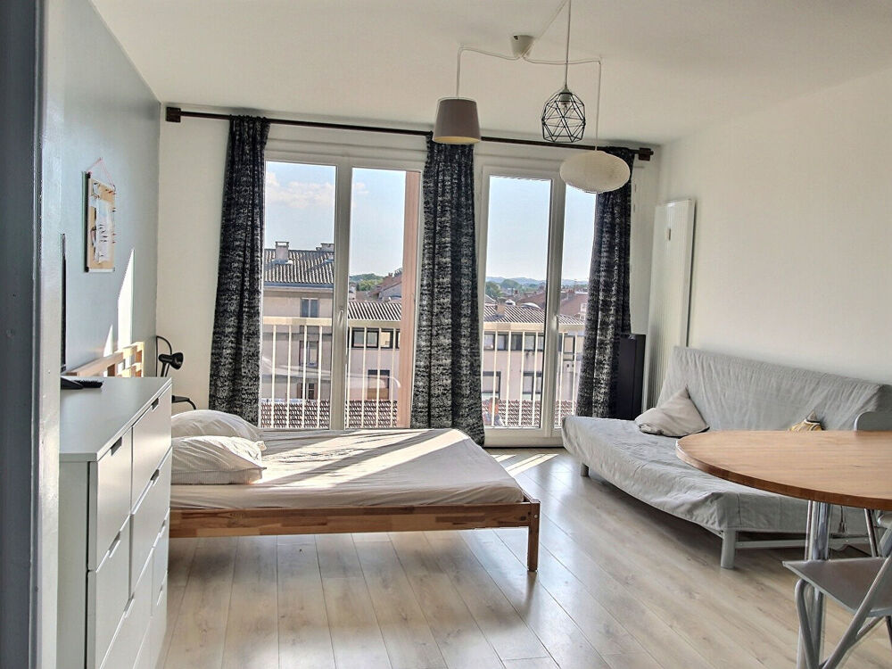 Location Appartement Appartement T1 à louer au 5ème étage en plein centre-ville d'Avignon Avignon