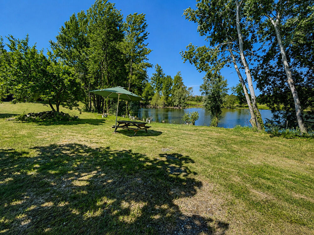Vente Villa PROPRIÉTÉ DE CARACTÈRE AVEC LAC, PARC BOISÉ ET LOGEMENT INDÉPENDANT Miremont