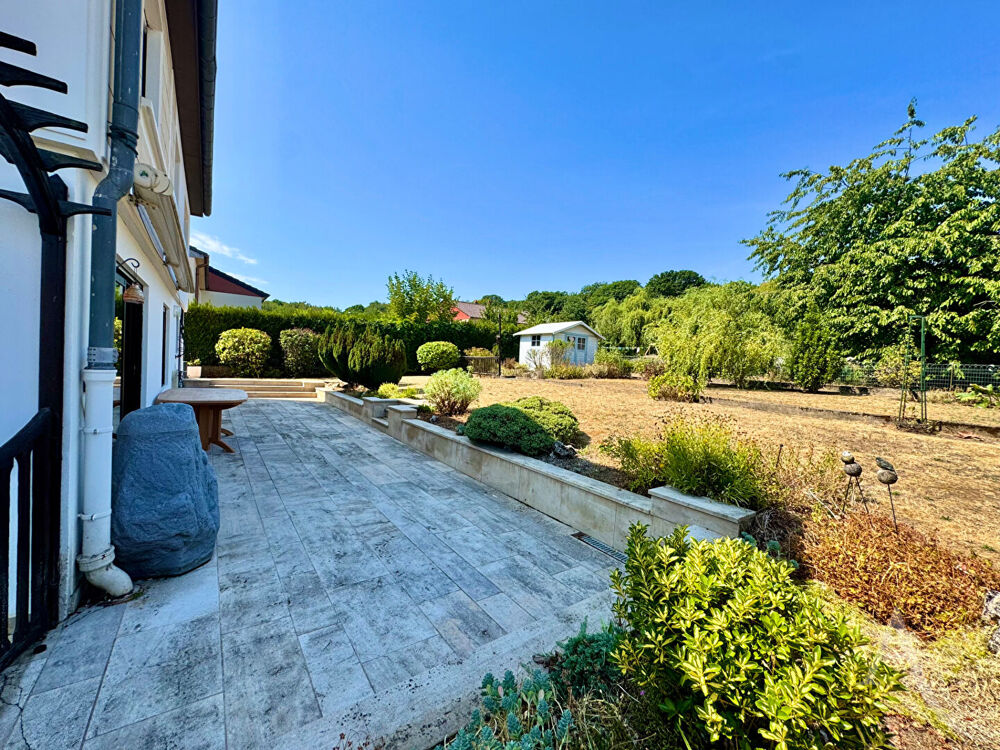 Pavillon individuel en lisière de forêt avec garage et jardin