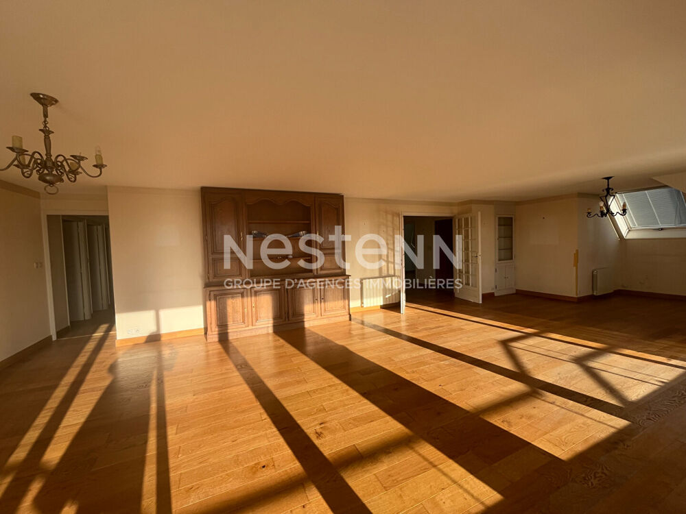 Vente Appartement Appartement à vendre à Vannes 145 m² dernier étage avec vue dégagée et un grand garage Vannes