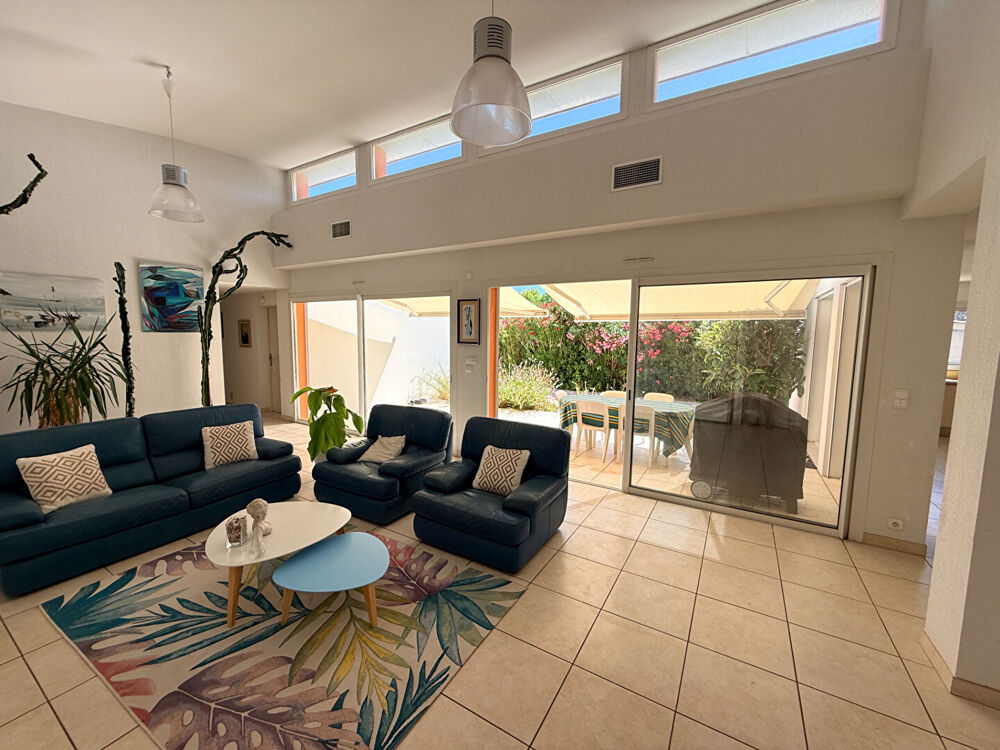 Villa contemporaine à vendre au Grau d'Agde ? À 150 mètres de la plage