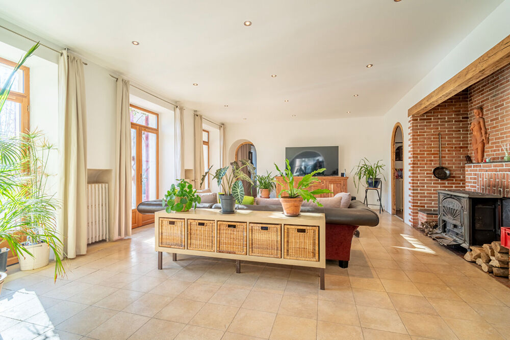 Bastide de caractère de 334 m² avec gîte et piscine sur 1,3 ha