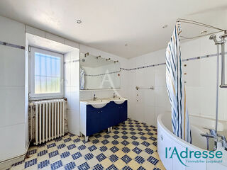  Immeuble à vendre 15 + pièces 290 m²