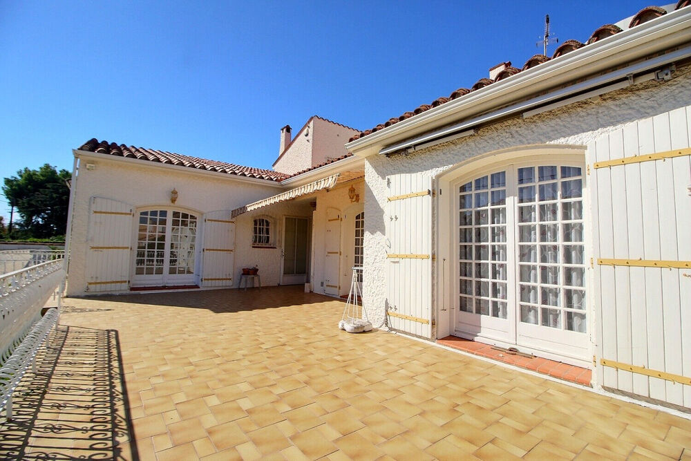 VILLA D'ARCHITECTE DES ANNÉES 75 DÉVELOPPANT 135 M² SUR TERRAIN DE 1500 M²