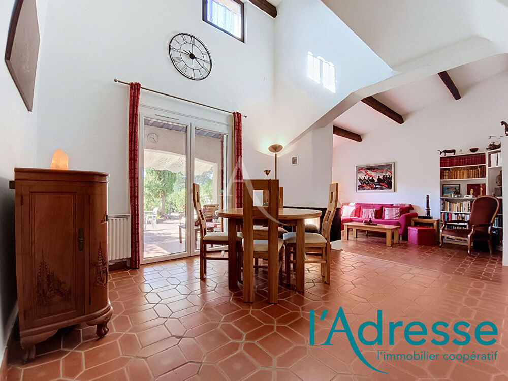 COUP DE COEUR ! Charmante villa 5 p. 126 m2 avec piscine sur un terrain de 700 m² !