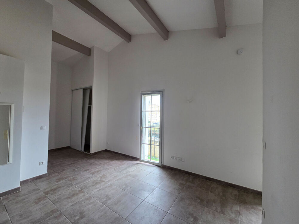 LE PONTET -Résidence récente avec ascenseur -Grand studio évolutif avec parking
