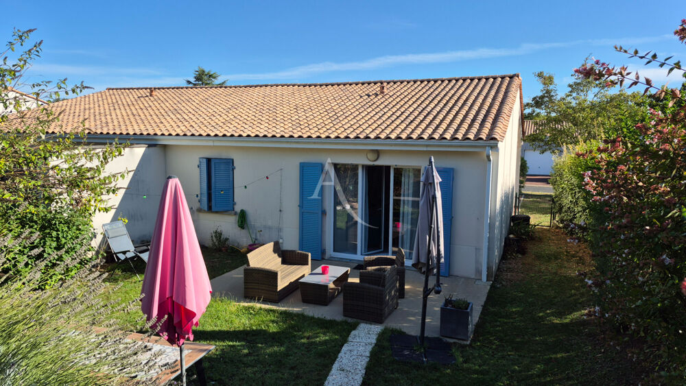 Maison de plain pied à Ternant avec une piscine privative pour résident