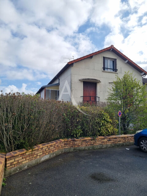   STUDIO au 1er �tage sous pentes avec parking Appartement - 1 pi�ce(s) - 25 m�